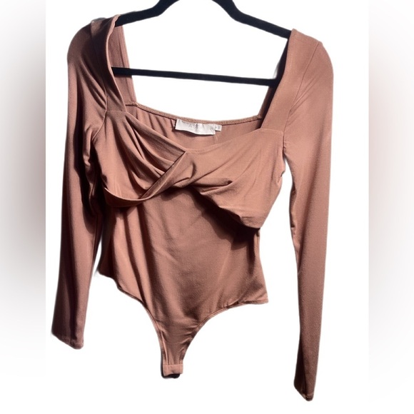 NWT ASTR taupe long Sleeve Ruched sexy bodycon Stretch lightweight Bodysuit S - Picture 2 of 5